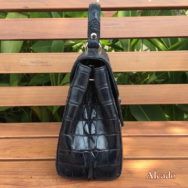 Túi xách da cá sấu nữ Alcado TXCS04-NV - Màu sắc nâu đặc trưng, phù hợp với nhiều phong cách thời trang